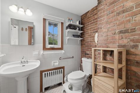 104 Newport Avenue West Hartford CT 06107