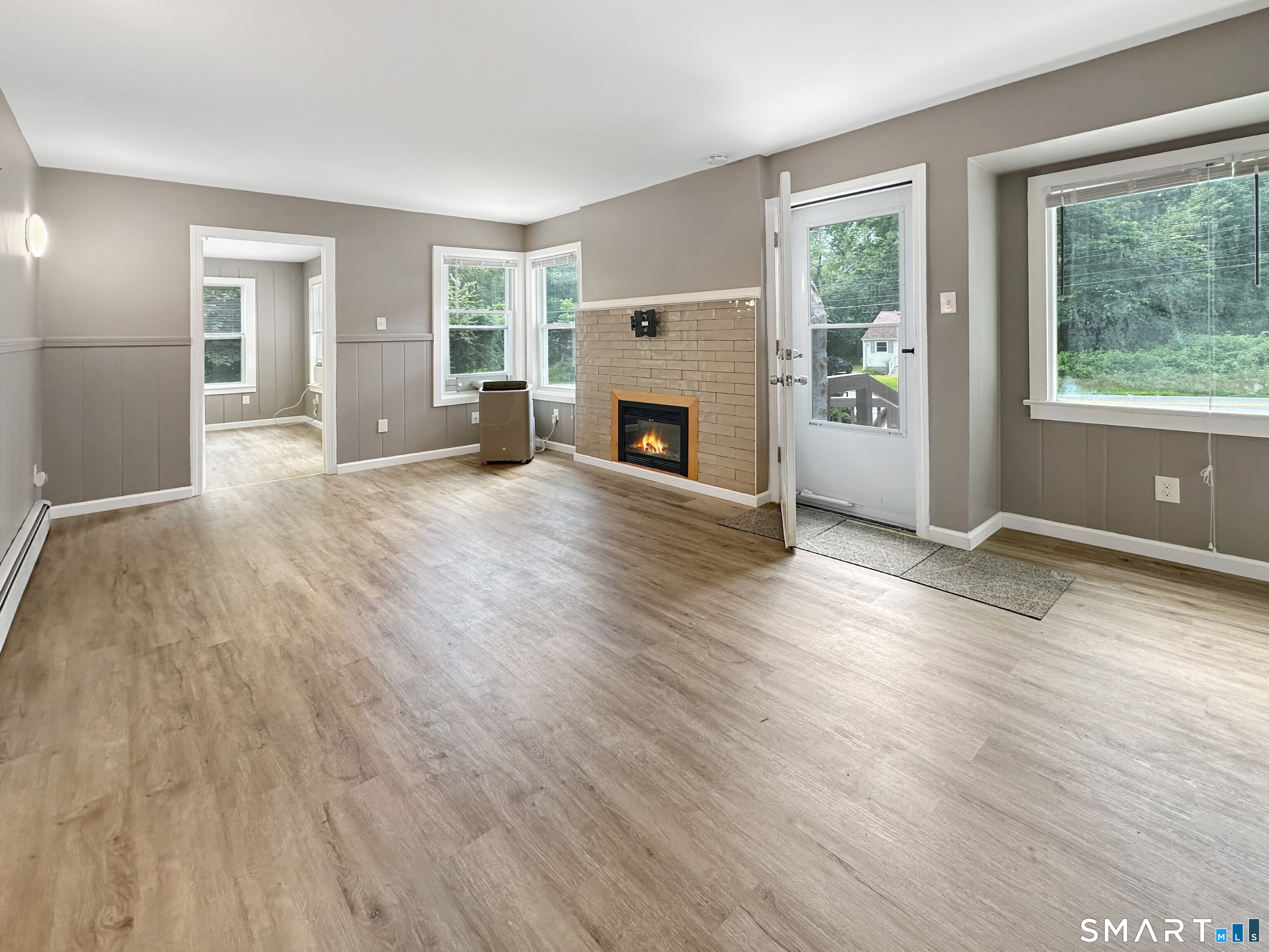 187 West Main Street East Lyme CT 06357