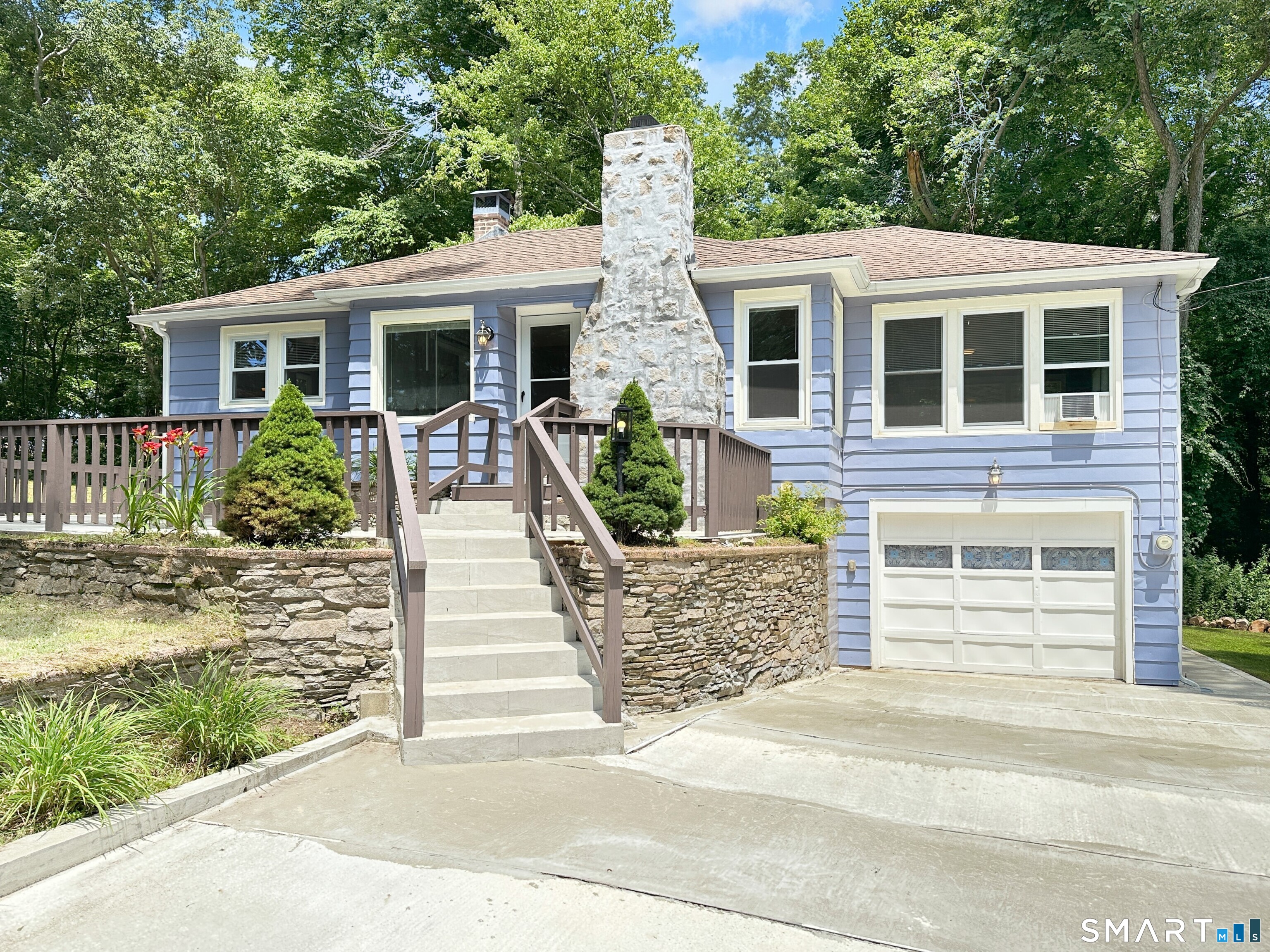 187 West Main Street East Lyme CT 06357