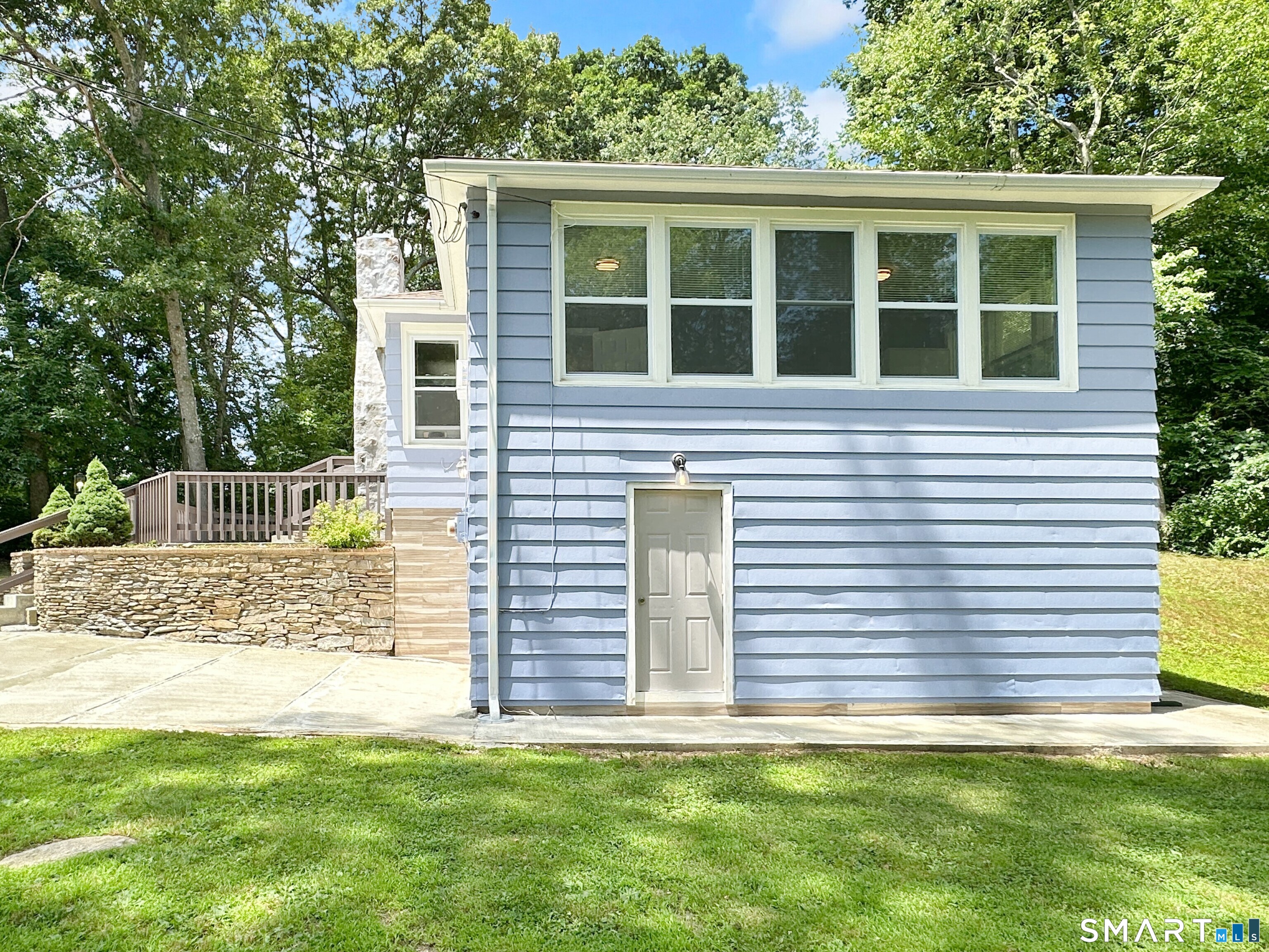 187 West Main Street East Lyme CT 06357