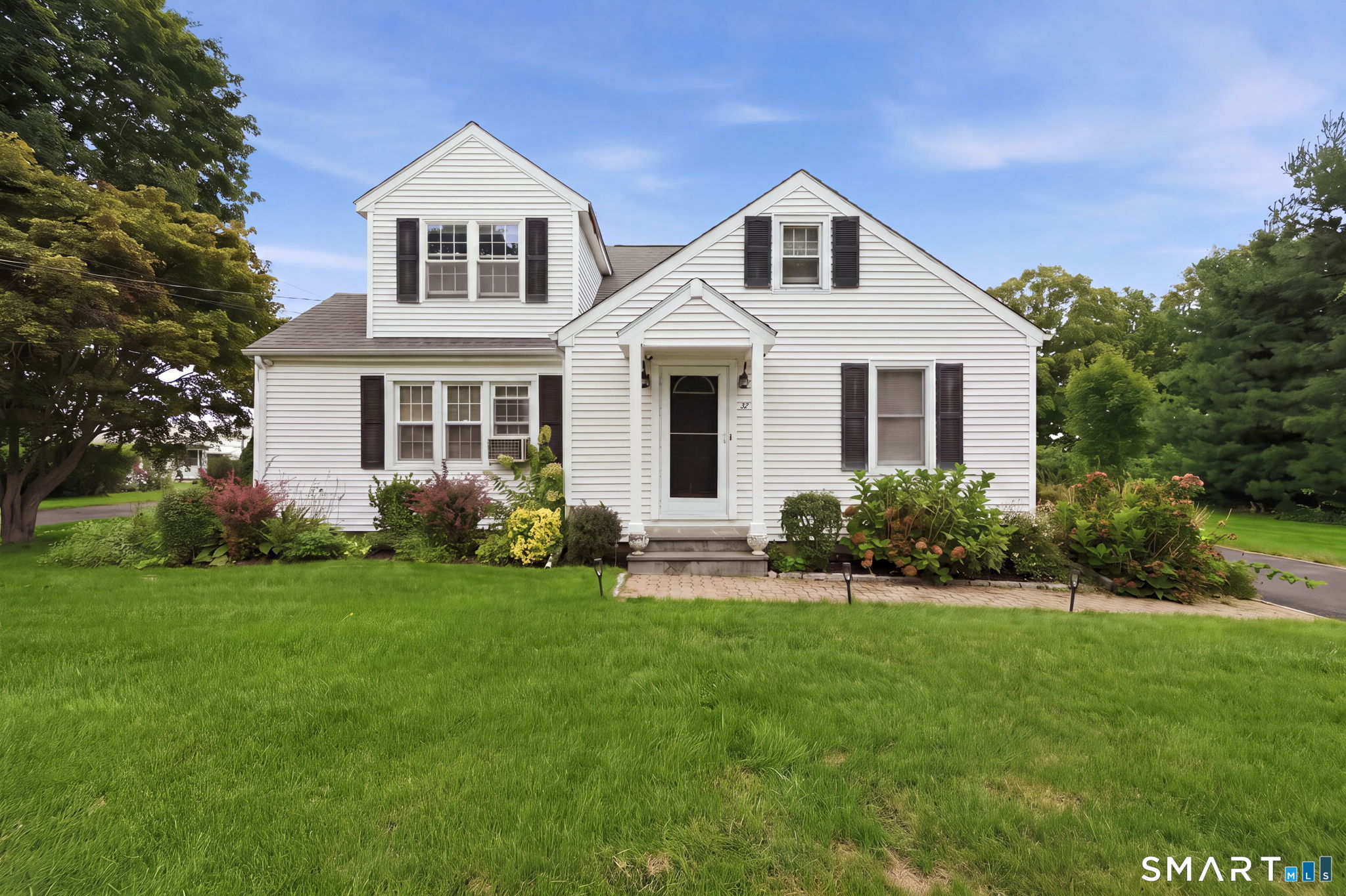 32 Crown Street Trumbull CT 06611