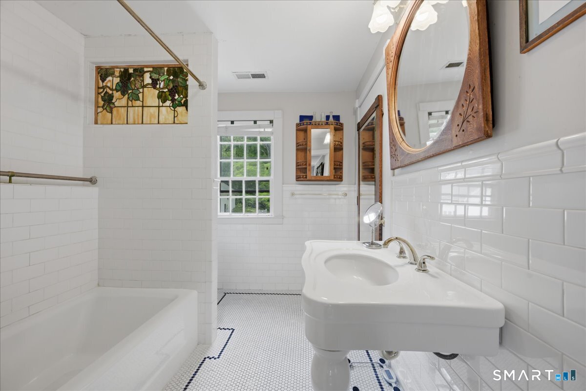 8 Meeting House Road Haddam CT 06438