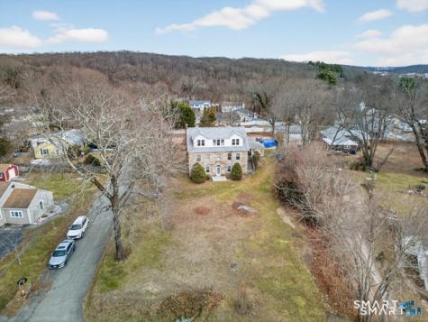 153 Old Norwich Road Waterford CT 06375