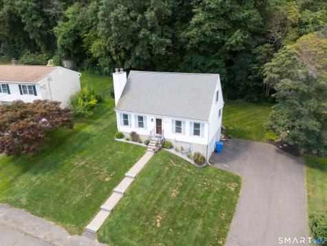 18 Kendall Circle Waterbury CT 06708