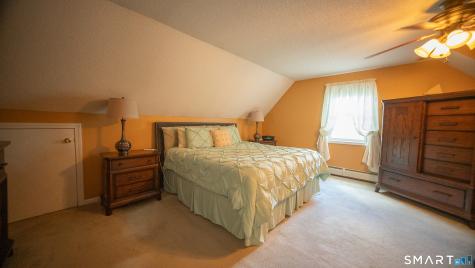 18 Kendall Circle Waterbury CT 06708