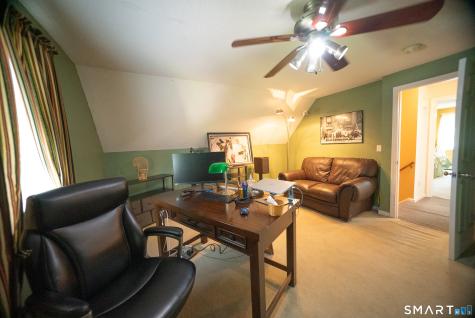 18 Kendall Circle Waterbury CT 06708