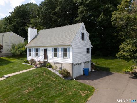 18 Kendall Circle Waterbury CT 06708
