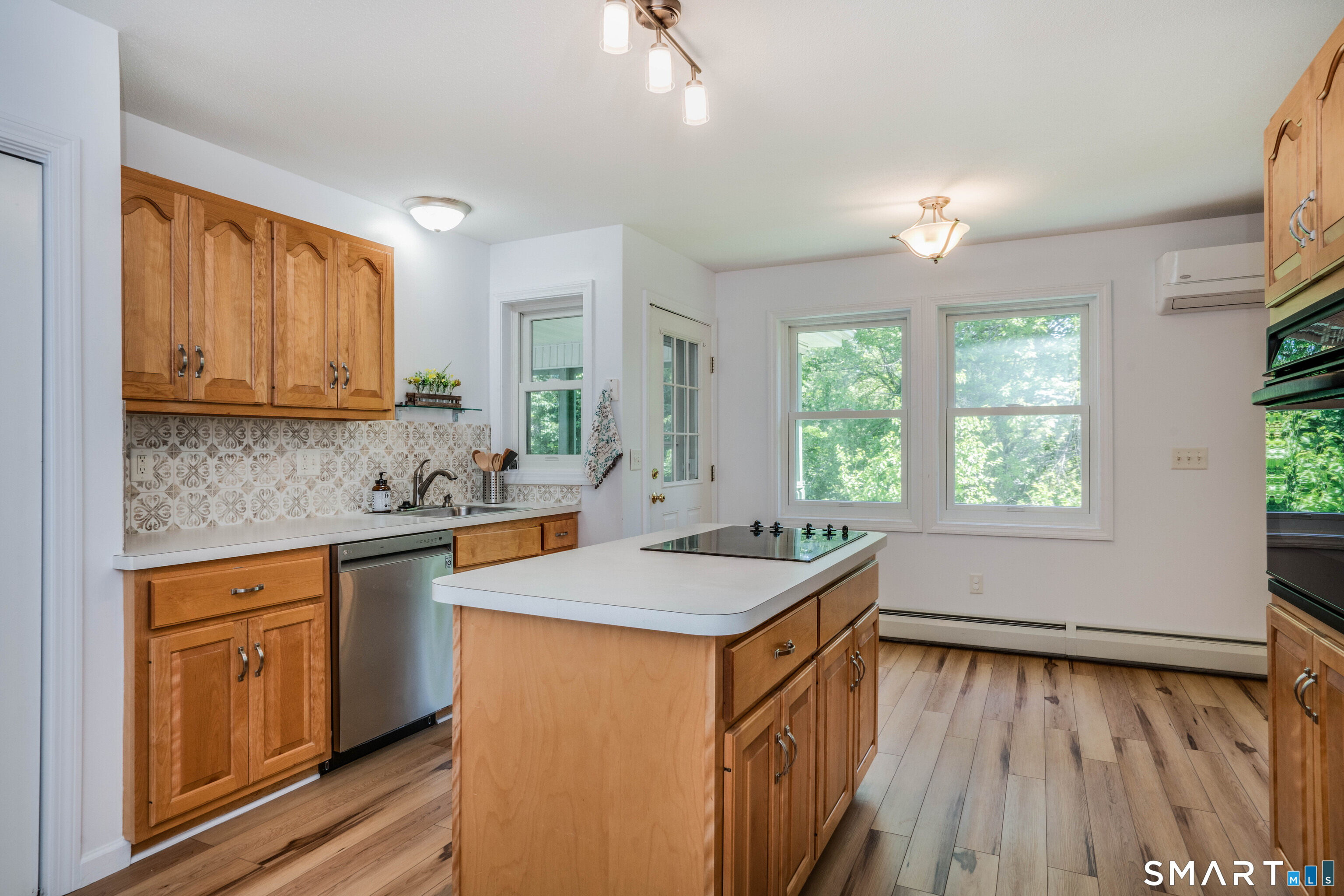 10 Scherer Lane Windsor CT 06095