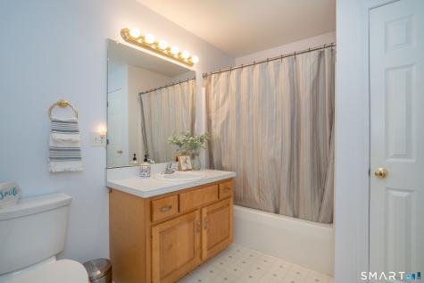 10 Scherer Lane Windsor CT 06095
