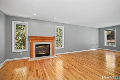 14 Tree Top Lane East Windsor CT 06016