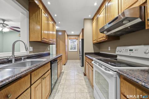 31 Oxford Court Simsbury CT 06070