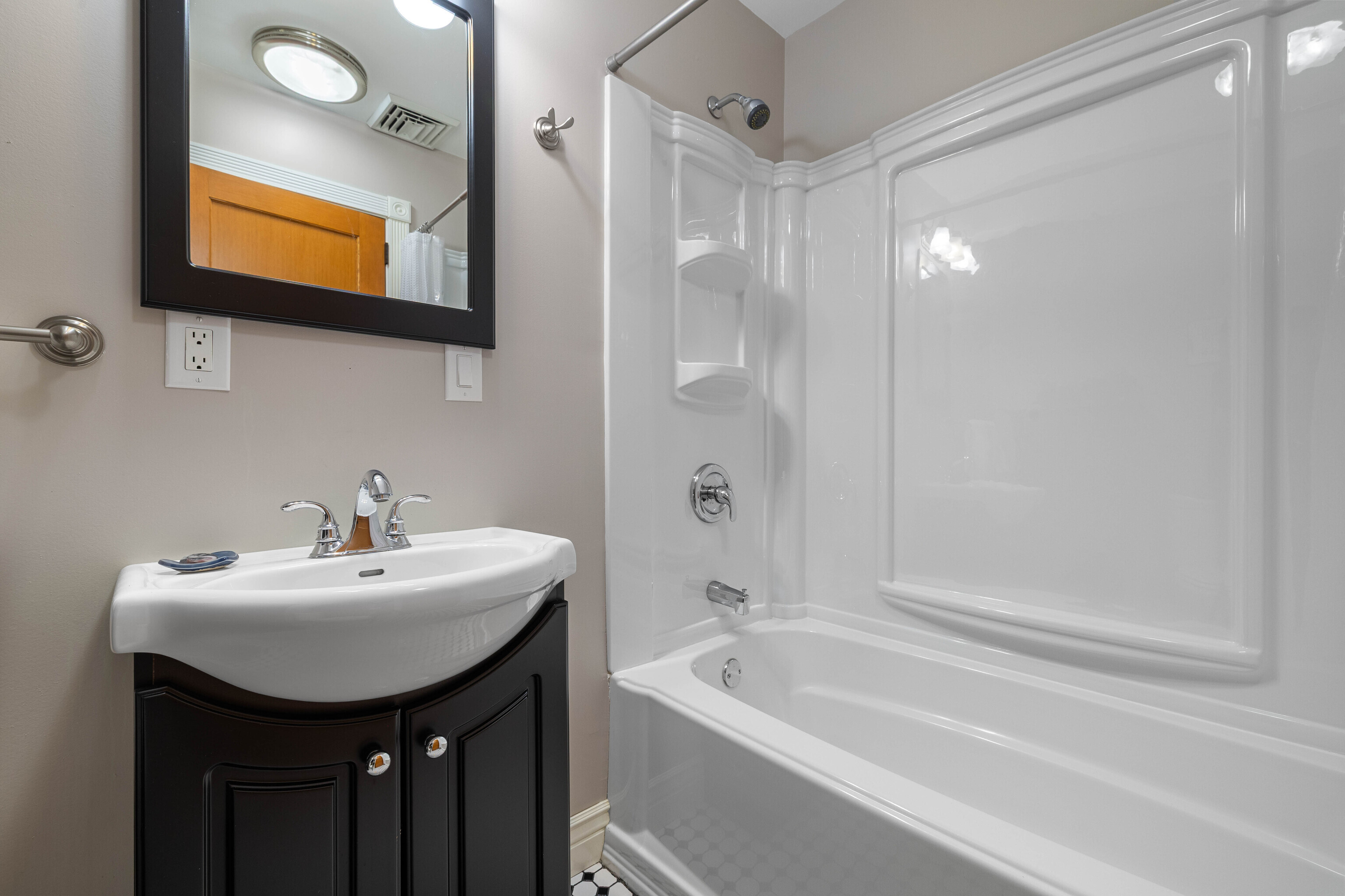 46 Old Black Point Road East Lyme CT 06357
