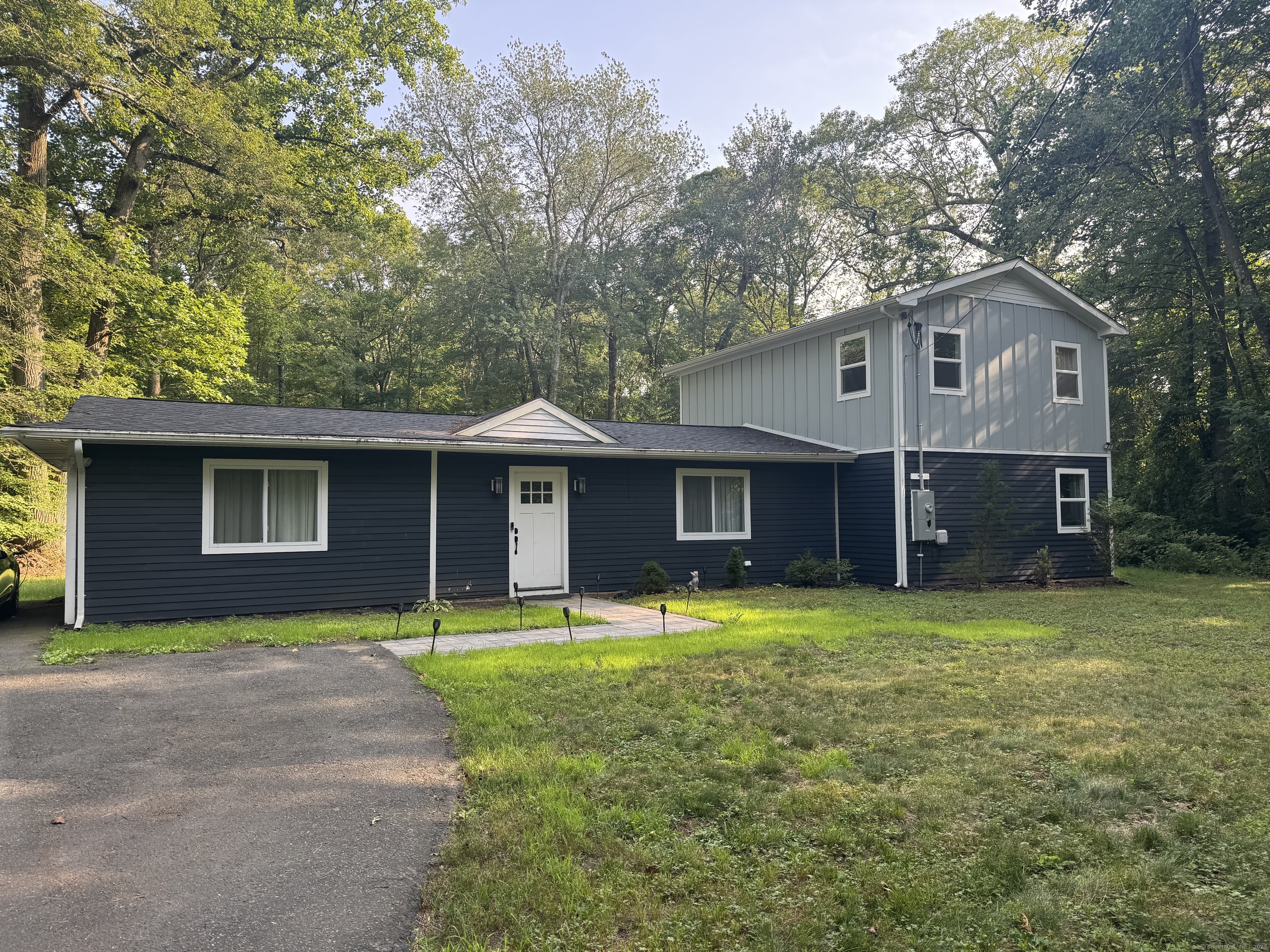 57 Lovers Lane Monroe CT 06468