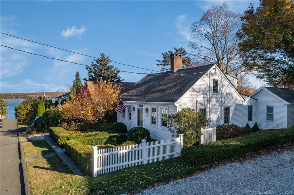 14 Little Point Street Essex CT 06426