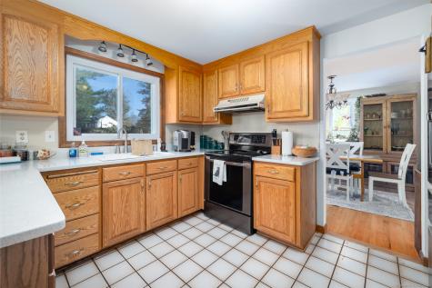 18 Meadowlark Road Simsbury CT 06092