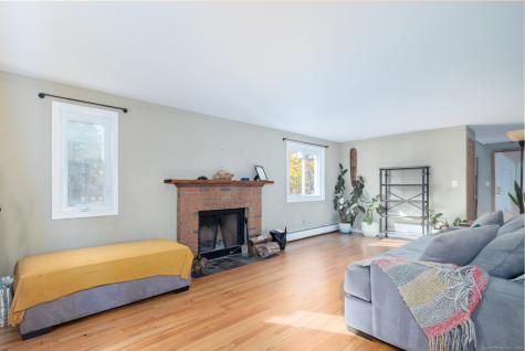 18 Meadowlark Road Simsbury CT 06092