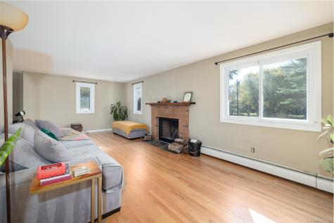 18 Meadowlark Road Simsbury CT 06092