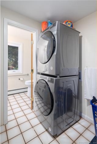 18 Meadowlark Road Simsbury CT 06092