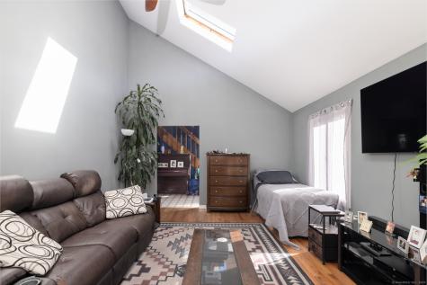 18 Meadowlark Road Simsbury CT 06092