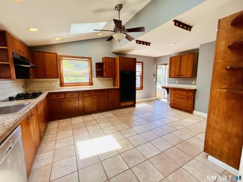11 Wayland Court Milford CT 06460
