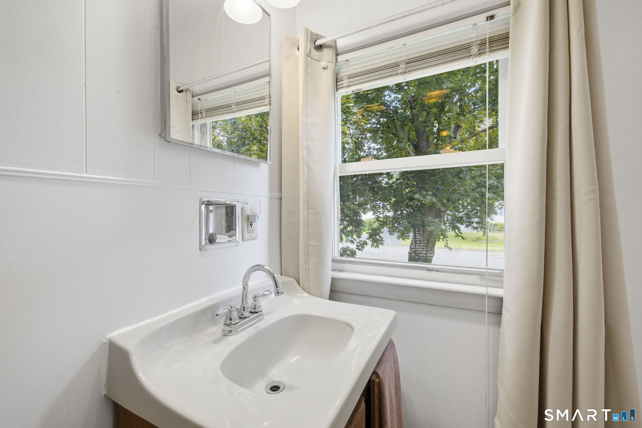 15 Lin Sal Street Windsor Locks CT 06096