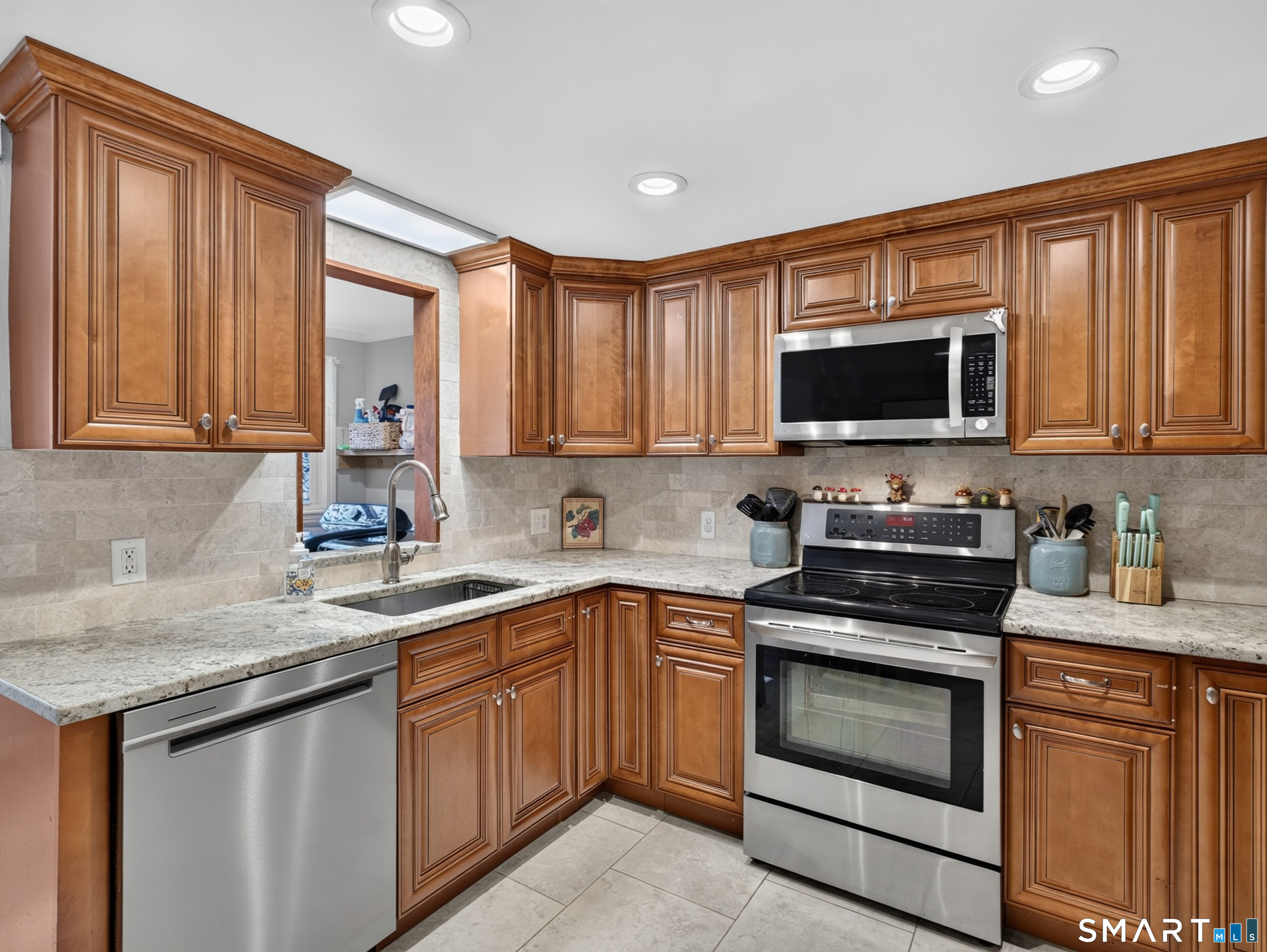 28 Martin Court Montville CT 06382