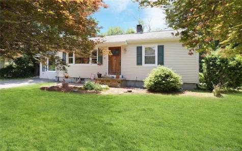 15 Cozy Hollow Road Danbury CT 06811