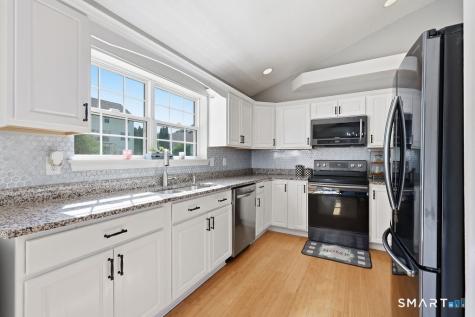15 Mulberry Lane Middletown CT 06457