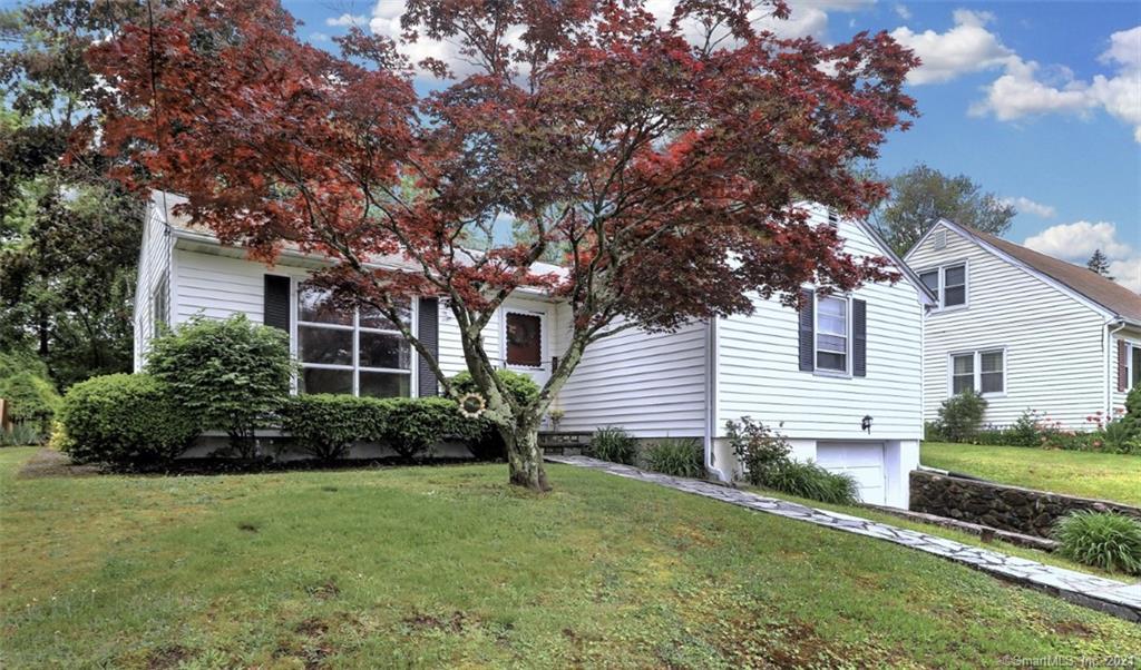17 Deepwood Drive Waterbury CT 06708