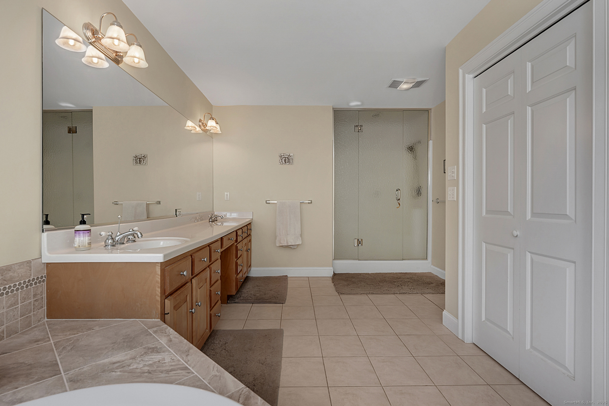 2 Ventres Way Burlington CT 06013