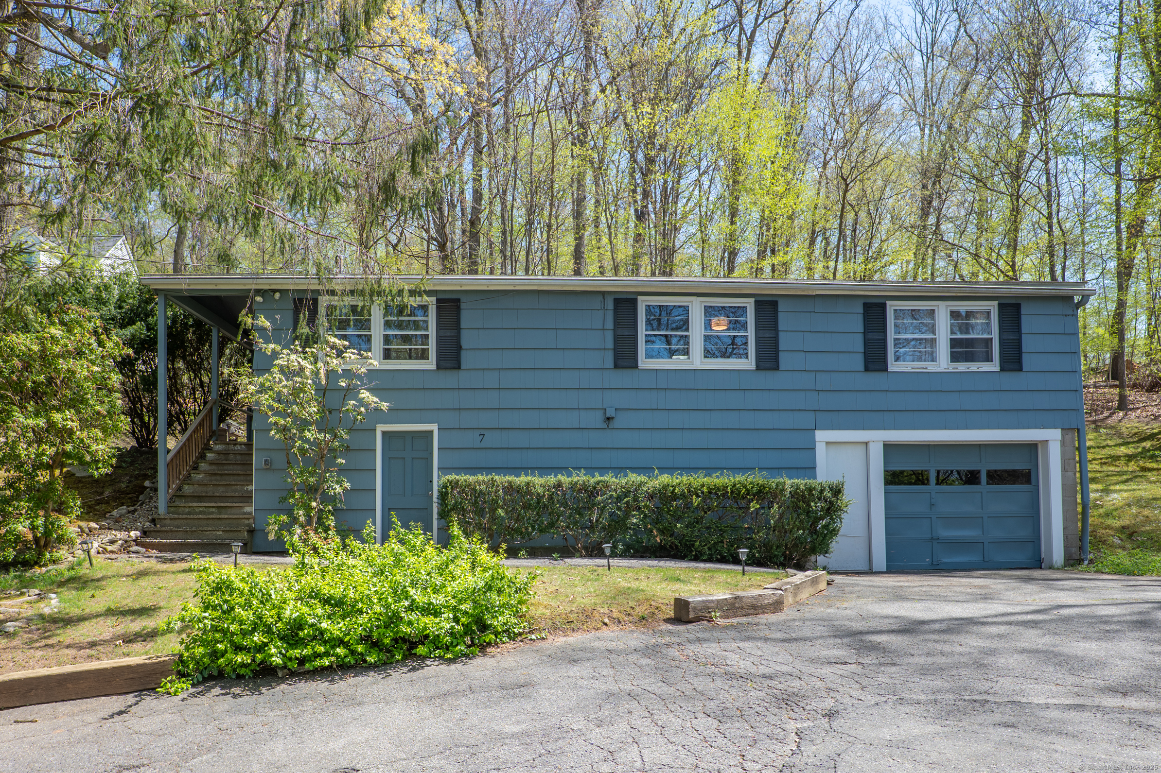 7 Greenwich Drive Southbury CT 06488