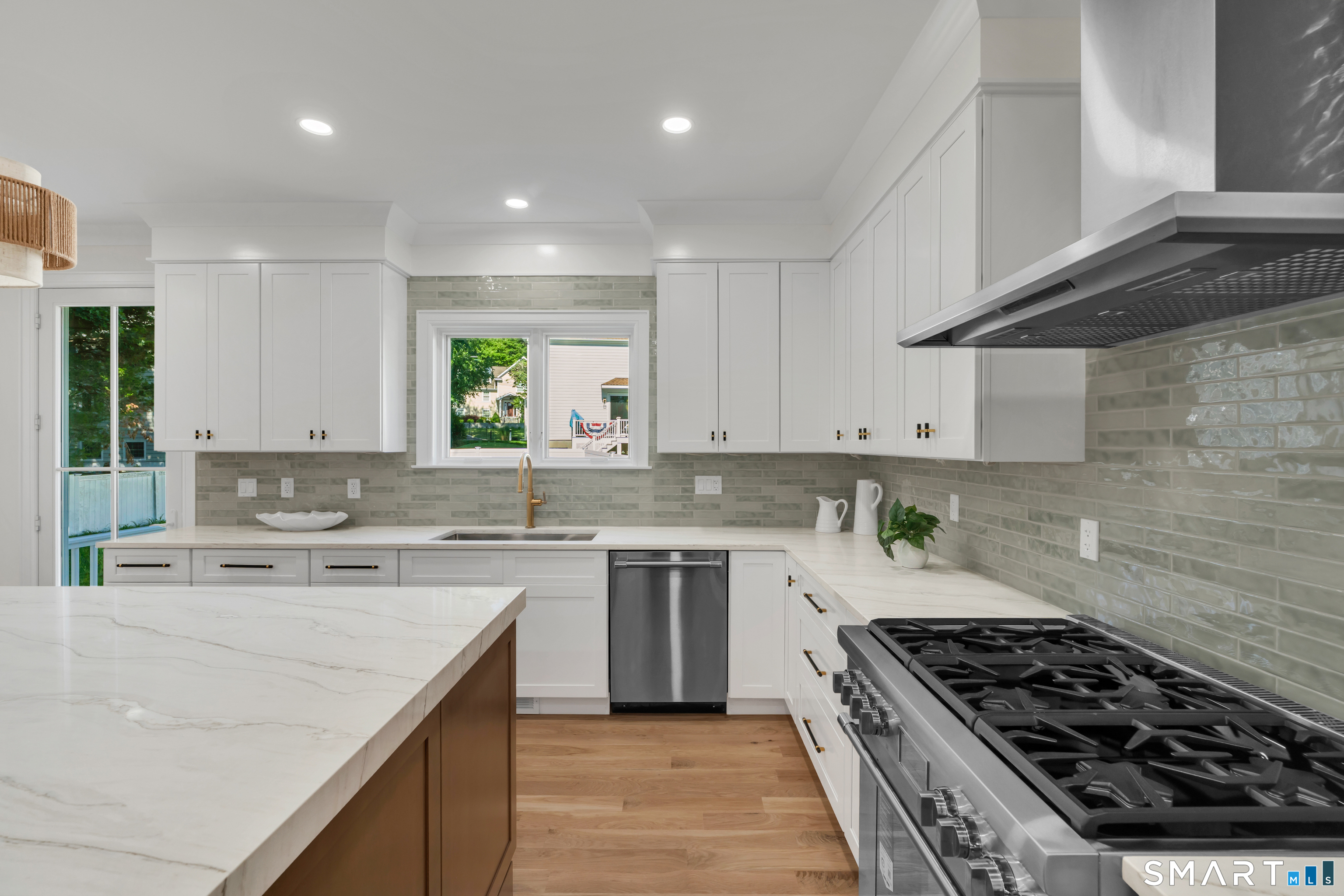 1054 Mill Plain Road Fairfield CT 06824