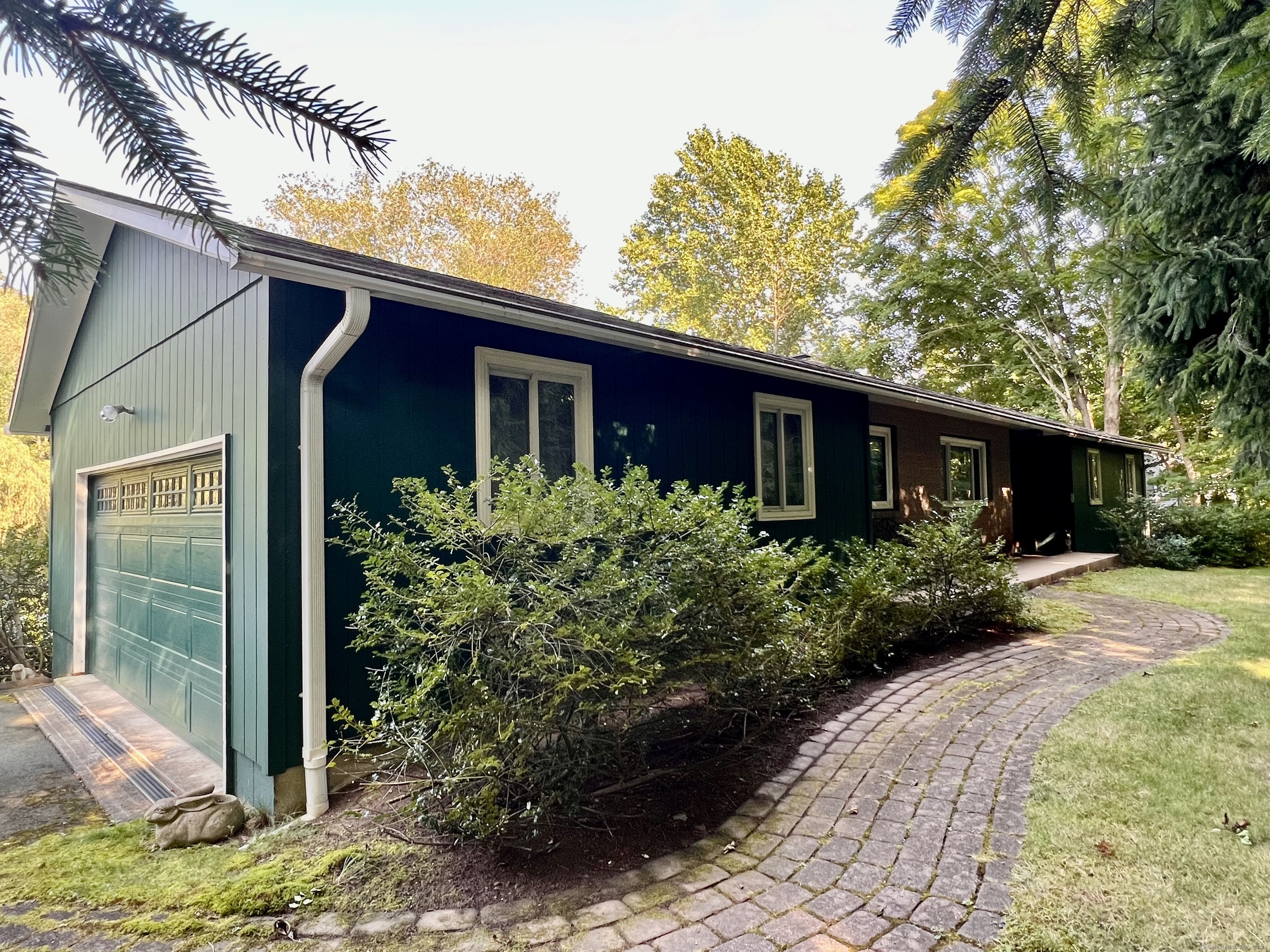 1107 Long Hill Road Guilford CT 06437