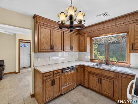 475 Meridian St Extension Groton CT 06340