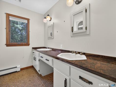 475 Meridian St Extension Groton CT 06340