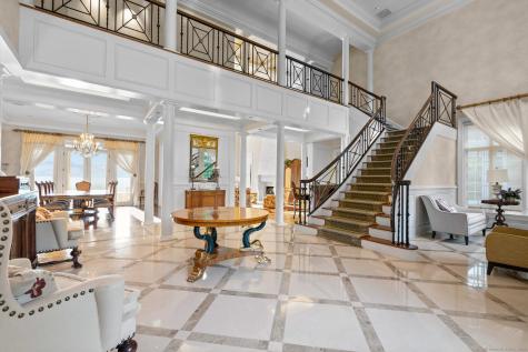 23 Robkins Road Avon CT 06001