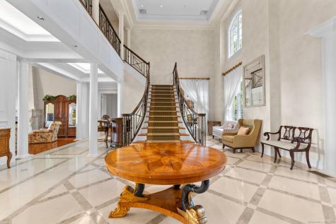 23 Robkins Road Avon CT 06001