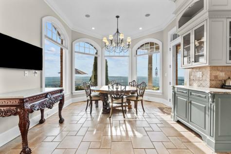 23 Robkins Road Avon CT 06001