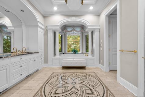 23 Robkins Road Avon CT 06001