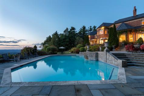 23 Robkins Road Avon CT 06001