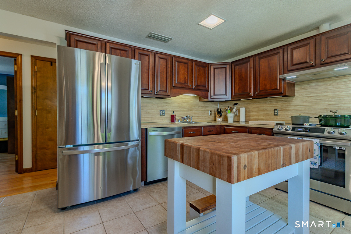5 Urban Lane Newington CT 06111