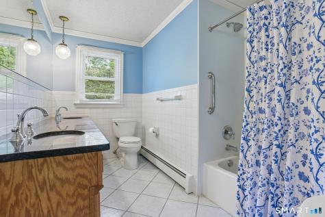 2496 Long Hill Road Guilford CT 06437