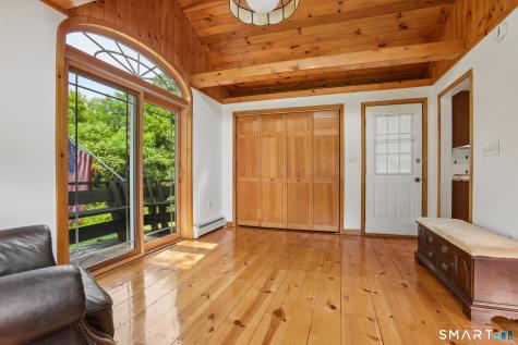 2496 Long Hill Road Guilford CT 06437