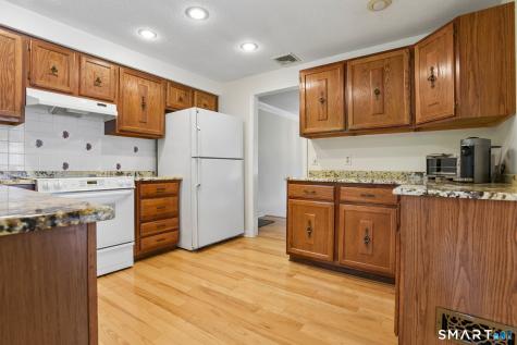 2496 Long Hill Road Guilford CT 06437