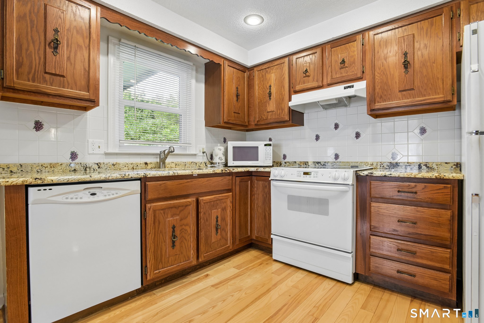 2496 Long Hill Road Guilford CT 06437