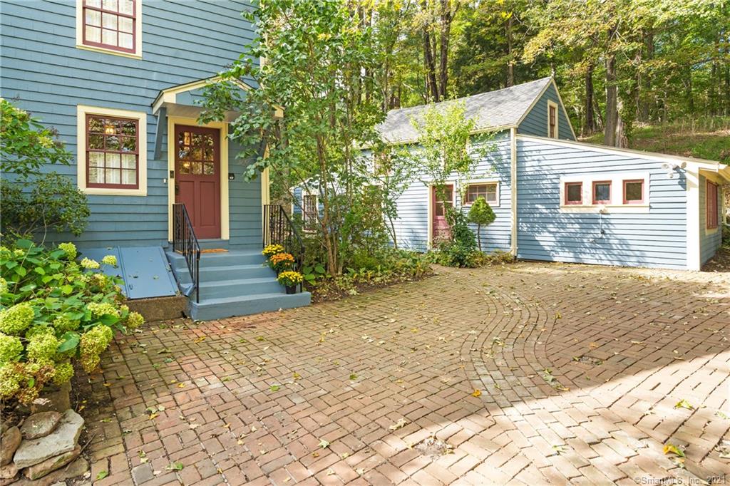 1040 Mount Carmel Avenue Hamden CT 06518