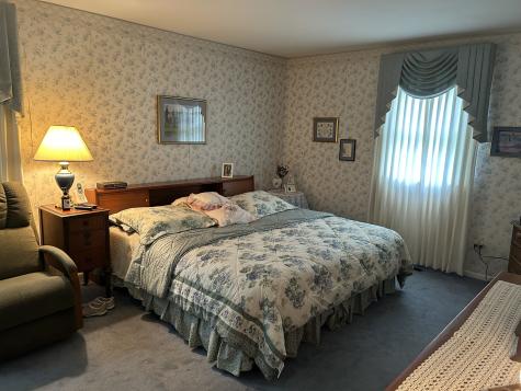 16 Round Hill Circle Naugatuck CT 06770