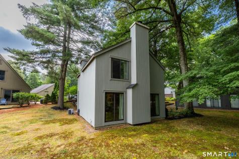 15 Gray Pine Common Avon CT 06001