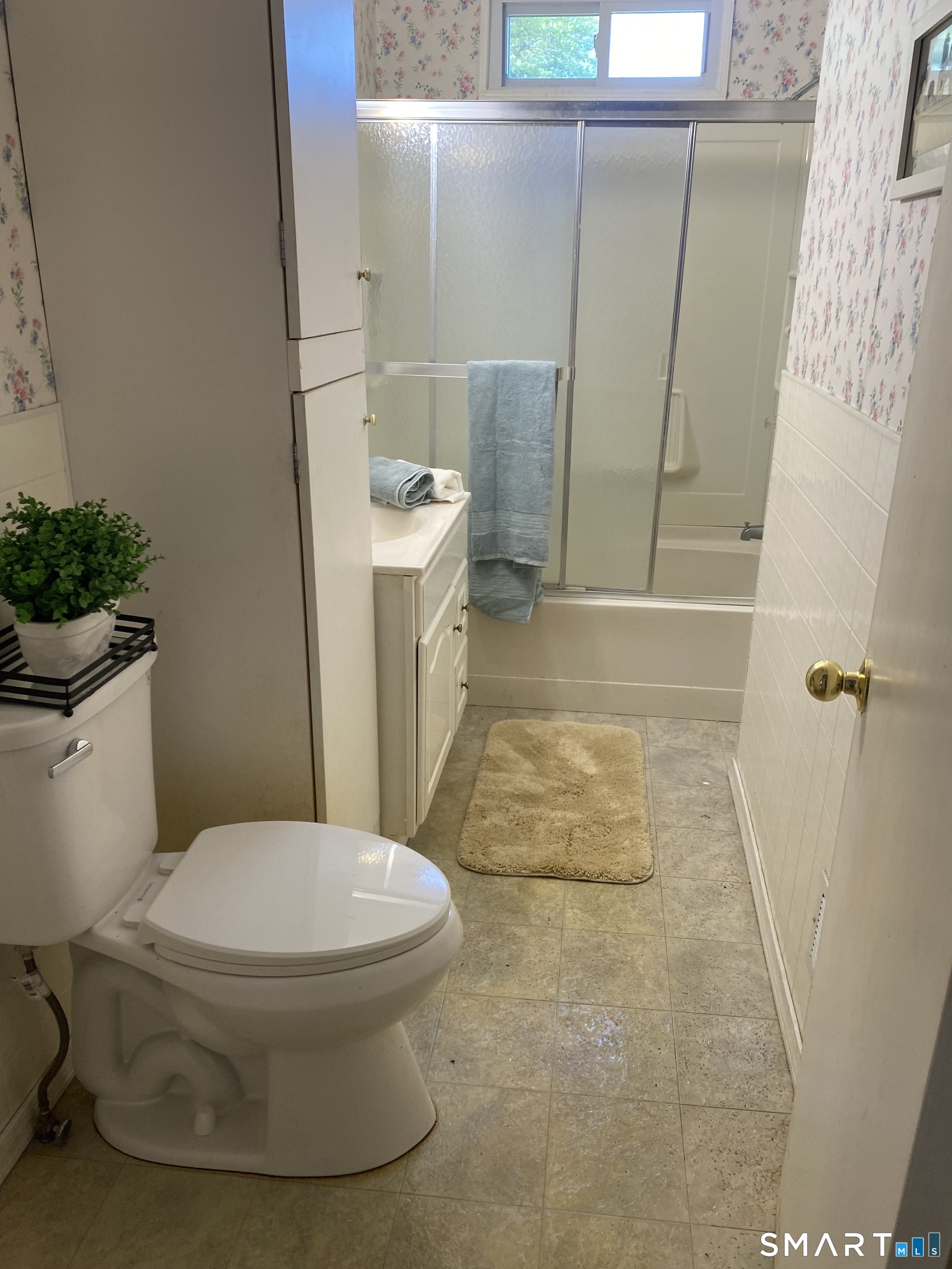 31 West Shore Drive Enfield CT 06082