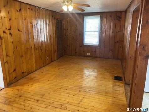 31 West Shore Drive Enfield CT 06082